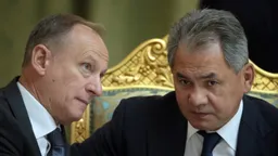 Бывший директор ФСБ Николай Патрушев переложил вину за гибель заложников "Норд-Оста" на МЧС, которым в 2002 году управлял Шойгу